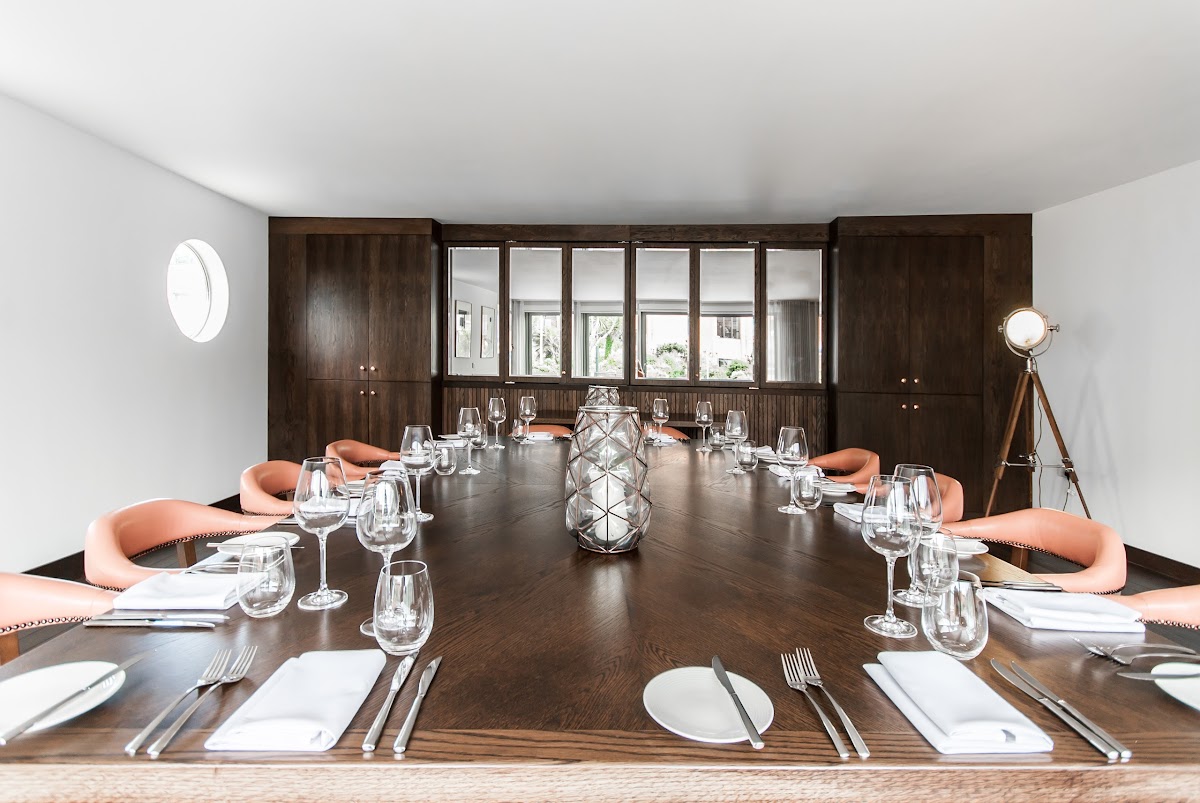 Neo Restaurant & Bar Lounge